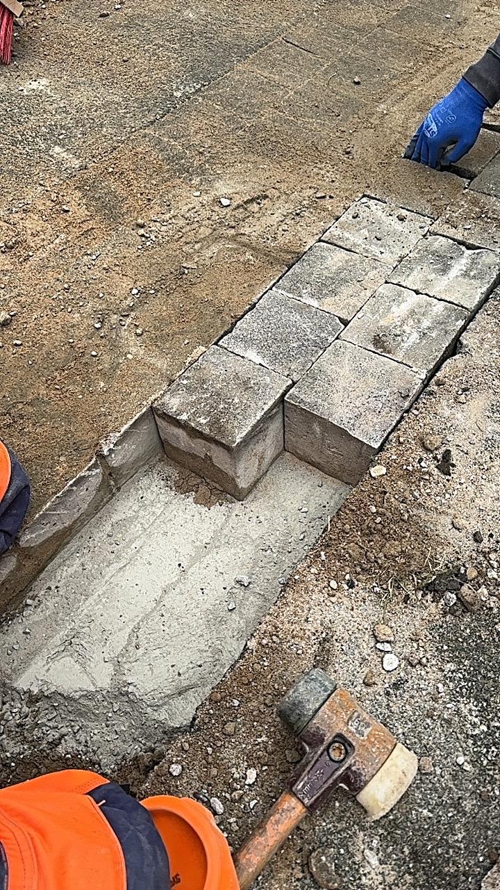 Detail einer fachgerecht wiederhergestellten Pflasterfläche