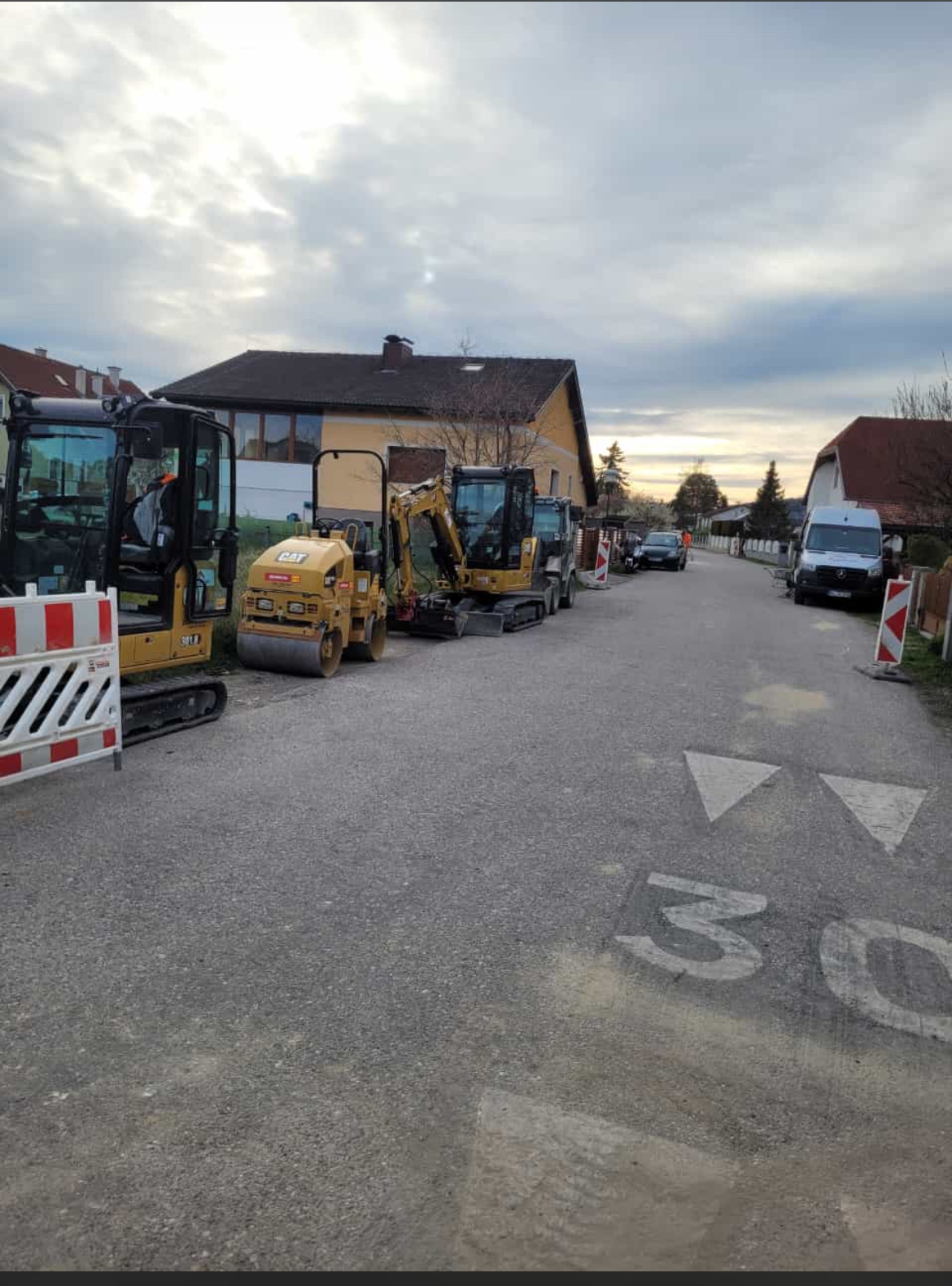 Baumaschinen der Zako Bau GmbH im Tiefbaueinsatz